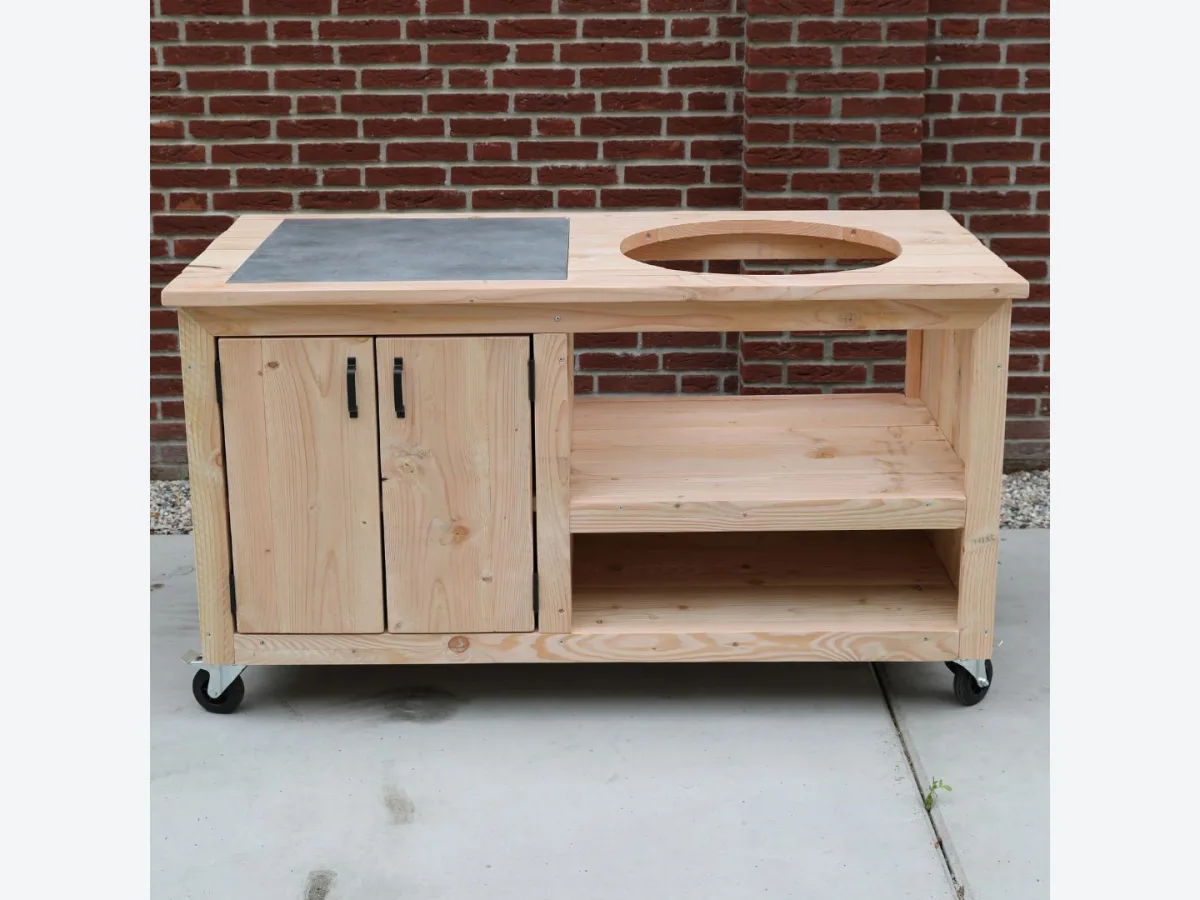 Barts Meubelen Buitenkeuken kamado douglas met tegel, Buitenkeuken kamado douglas met tegel recht van voren op een betonnen terras voor een bakstenen muur, zonder kamado