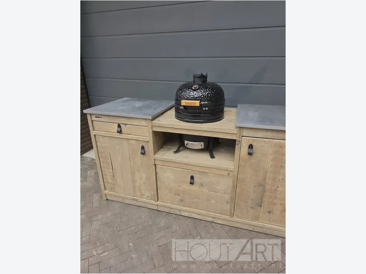 HoutArt Luxe, Buitenkeuken Luxe dubbel met lade van steigerhout met kamado in het midden en twee keramische bladen, voor een grijze wand